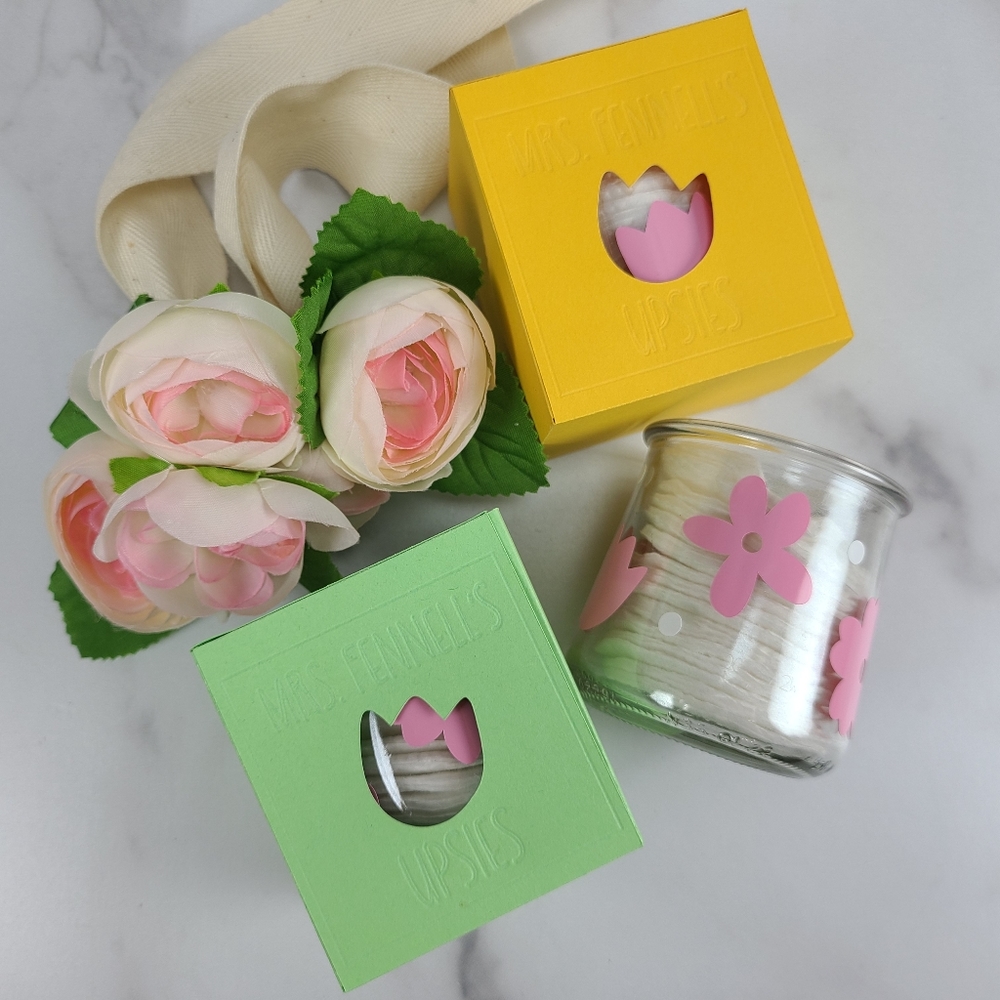 Upsie Cup with organic cotton pads